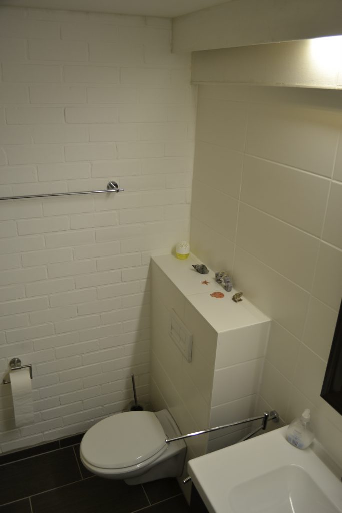 Wandhängendes WC im Badezimmer